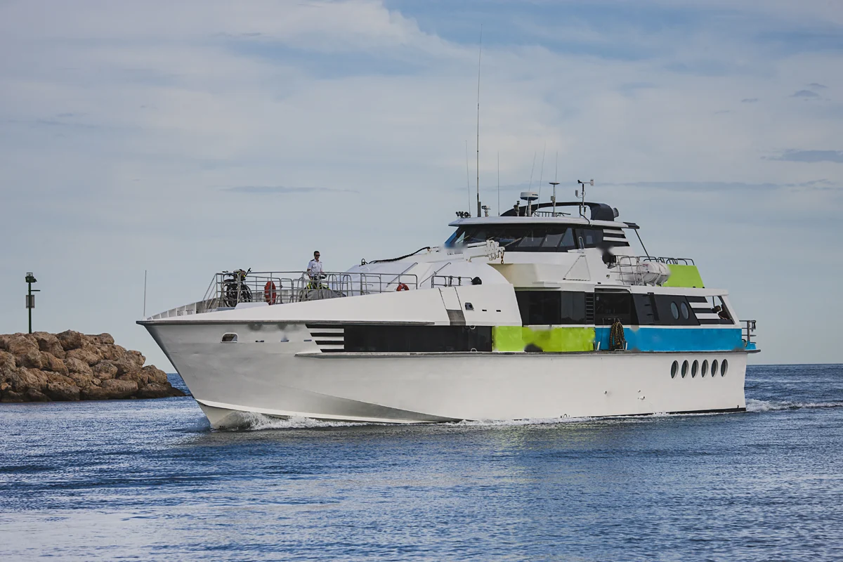 35m High Speed Passenger Ferry for Sale in Karachi — Aluminium Monohull, 220 Persons, Caterpillar C32
